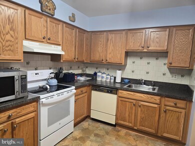 318 Meadow Way, Hyattsville, MD 20785 - photo 6