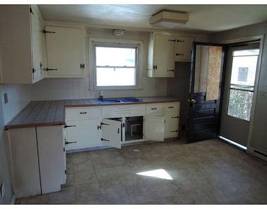 39 Kenilworth St, Springfield, MA 01109 - photo 6