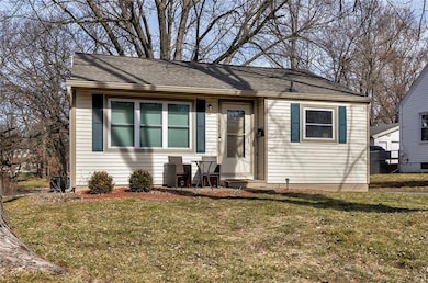 5913 Clark St, Des Moines, IA 50311 - photo 2