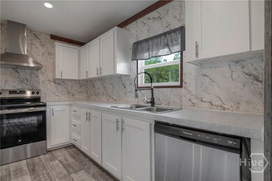 260 W 1st St, Midway, GA 31320 - photo 4