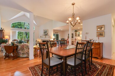 016-Dining_Room-4104041-large