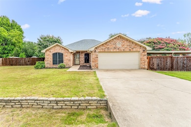 3109 Crockett St, Granbury, TX 76049 - photo 2