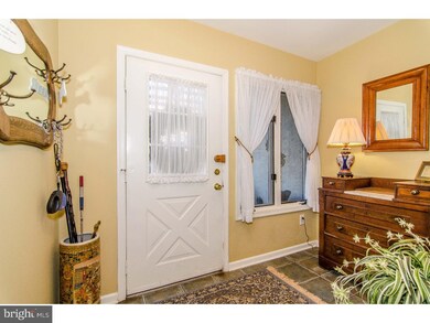 656 Niblick Ln unit 3, Wallingford, PA 19086 - photo 3
