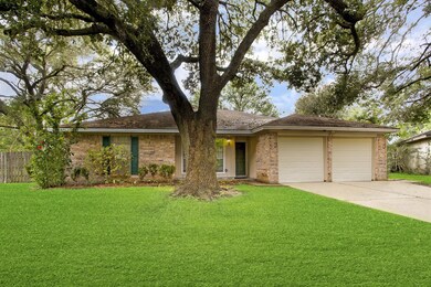 1723 Redwood Cir, Alvin, TX 77511 - photo 3