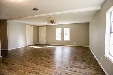 6935 Finch St, Houston, TX 77028 - photo 4