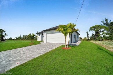 View of front of property featuring a front yard,
