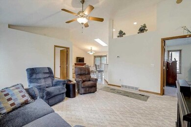 3117 Glenbarr Dr, Janesville, WI 53548 - photo 5