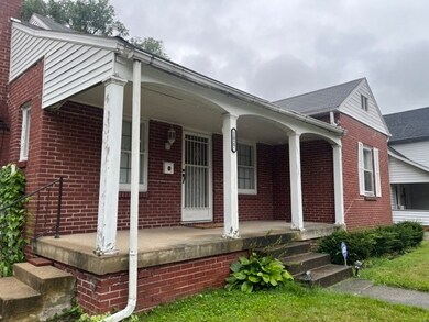 1027 W 10th St, Anderson, IN 46016 - photo 2