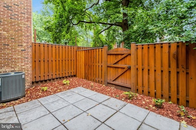 2540 S Walter Reed Dr unit 4, Arlington, VA 22206 - photo 7