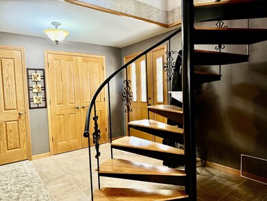 325 S 3rd St, Hennepin, IL 61327 - photo 4