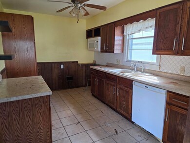 1147 Bourland Ave, Waterloo, IA 50702 - photo 6