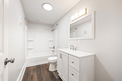 628-HutchinsonSt-BR-2