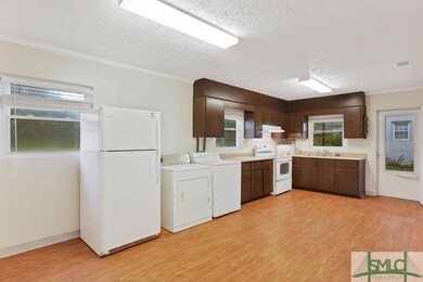 108 E First St, Springfield, GA 31329 - photo 6