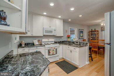 4317 Barrington Rd, Baltimore, MD 21229 - photo 7