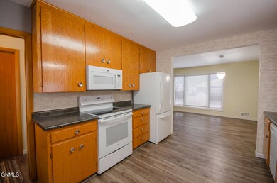 14 Kitchen