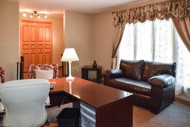 Sunken living room with a bowed window - would als