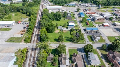 217 E Park St, Guthrie, KY 42234 - photo 4