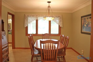 Eat-In Kitchen