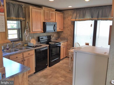 842 Latshaw Rd, Spring City, PA 19475 - photo 3