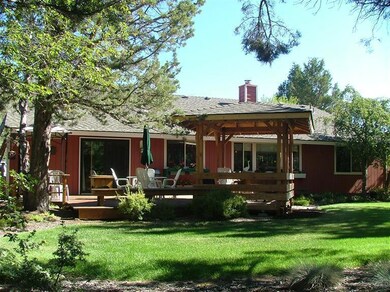 1113 SE Palmwood Ct, Bend, OR 97702 - photo 3