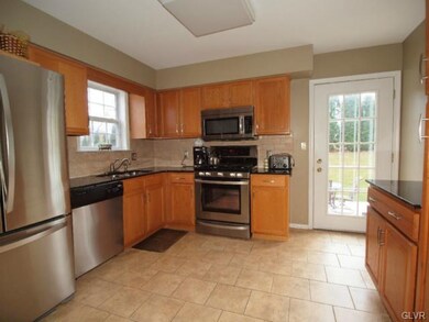 175 Vista Dr, Forks Township, PA 18040 - photo 3