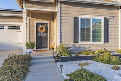 9004 Village Oaks Way, Shafter, CA 93263 - photo 3