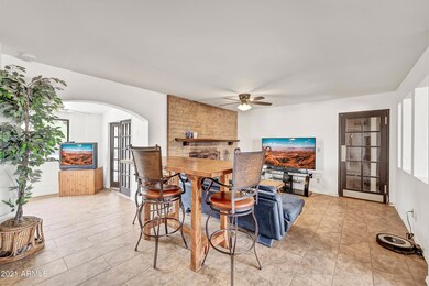 910 E 10th Pl-18