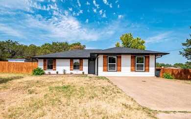 2404 Woodhaven Dr, Granbury, TX 76048 - photo 4