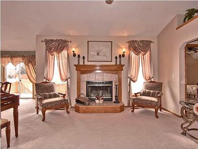 Livingroom w/ fireplace