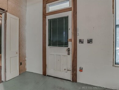 323 N Choctaw Ave, Claremore, OK 74017 - photo 7