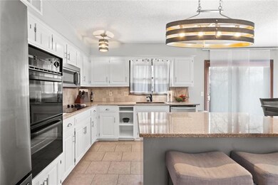 12305 W 74th Terrace, Shawnee, KS 66216 - photo 4