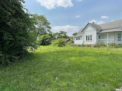 703 N Victor St, Christopher, IL 62822 - photo 2