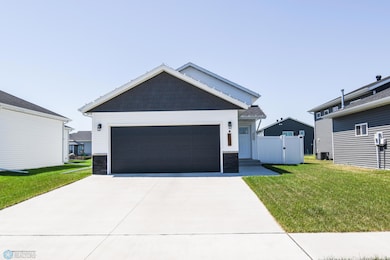 7223 27th St S, Fargo, ND 58104 - photo 3