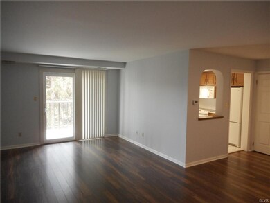 913 Cold Spring Rd unit 7, Allentown, PA 18103 - photo 2