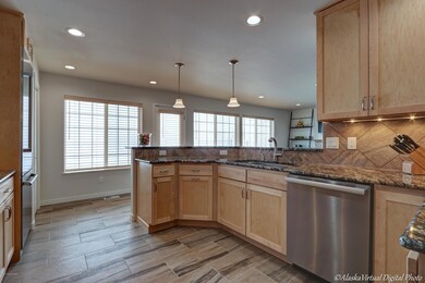 Granite counters & undercounter lighting