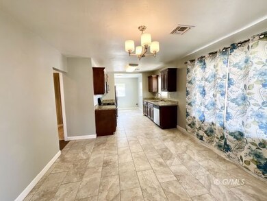 Dining room into kitchen