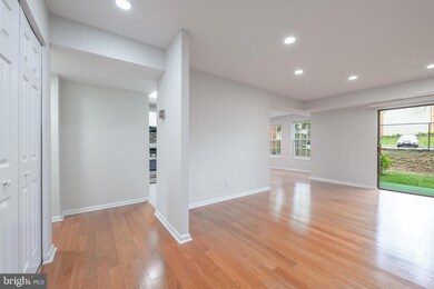 864 Quince Orchard Blvd unit 864-P1, Gaithersburg, MD 20878 - photo 2