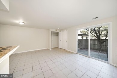 9206 Chadburn Place, Montgomery Village, MD 20886 - photo 4