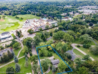 Stone's throw/walk to Oakland Hills Country Club