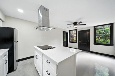 1 bed / 1 bath with a good sized Living Room and eat-in kitchen. Electric cooktop