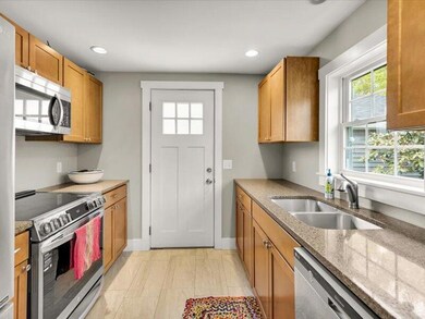 06-119 W Main St-20
