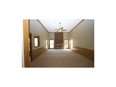 Soaring greatroom ceiling w/new carpet, paint, fan