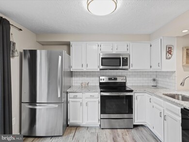 1604 Fieldthorn Dr, Reston, VA 20194 - photo 5