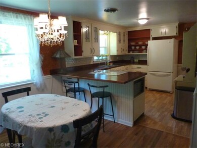 Enter the Kitchen .... Separate Dining, Breakfast 