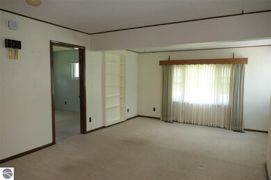 8123 S Garlock Rd, Carson City, MI 48811 - photo 6