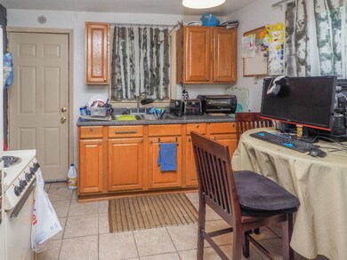 3509 Hoover St-204