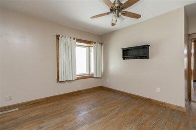 713 Wilson Avenue Dr SW, Cedar Rapids, IA 52404 - photo 4