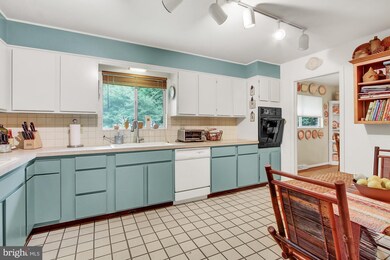 9 Bluebird Dr, Reading, PA 19610 - photo 6