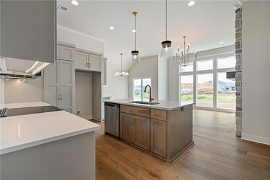 8153 Roundtree St, Lenexa, KS 66220 - photo 6