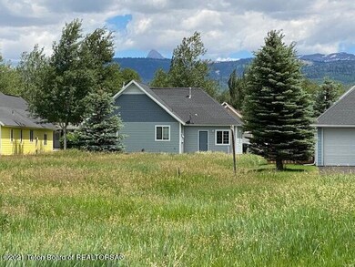 806 Streamside St, Driggs, ID 83422 - photo 4